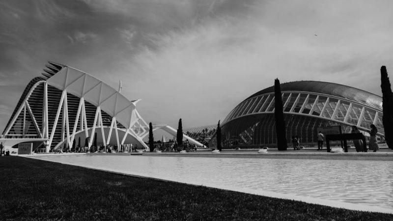 Black and white photo of the City of Arts and Sciences in Valencia, Spain, featuring modern architecture.