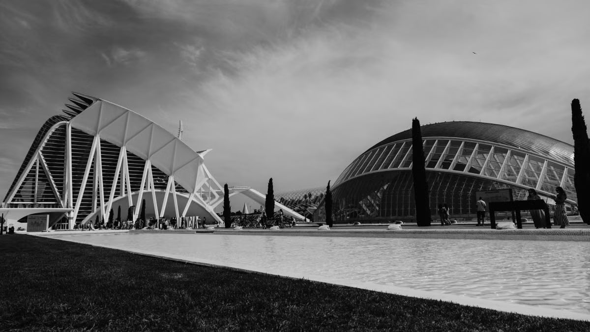 Black and white photo of the City of Arts and Sciences in Valencia, Spain, featuring modern architecture.